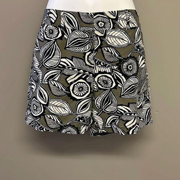 LOFT Abstract Tropical Floral Olive Black Cream Linen Blend Bermuda Shorts-Sz 8 - Picture 1 of 13
